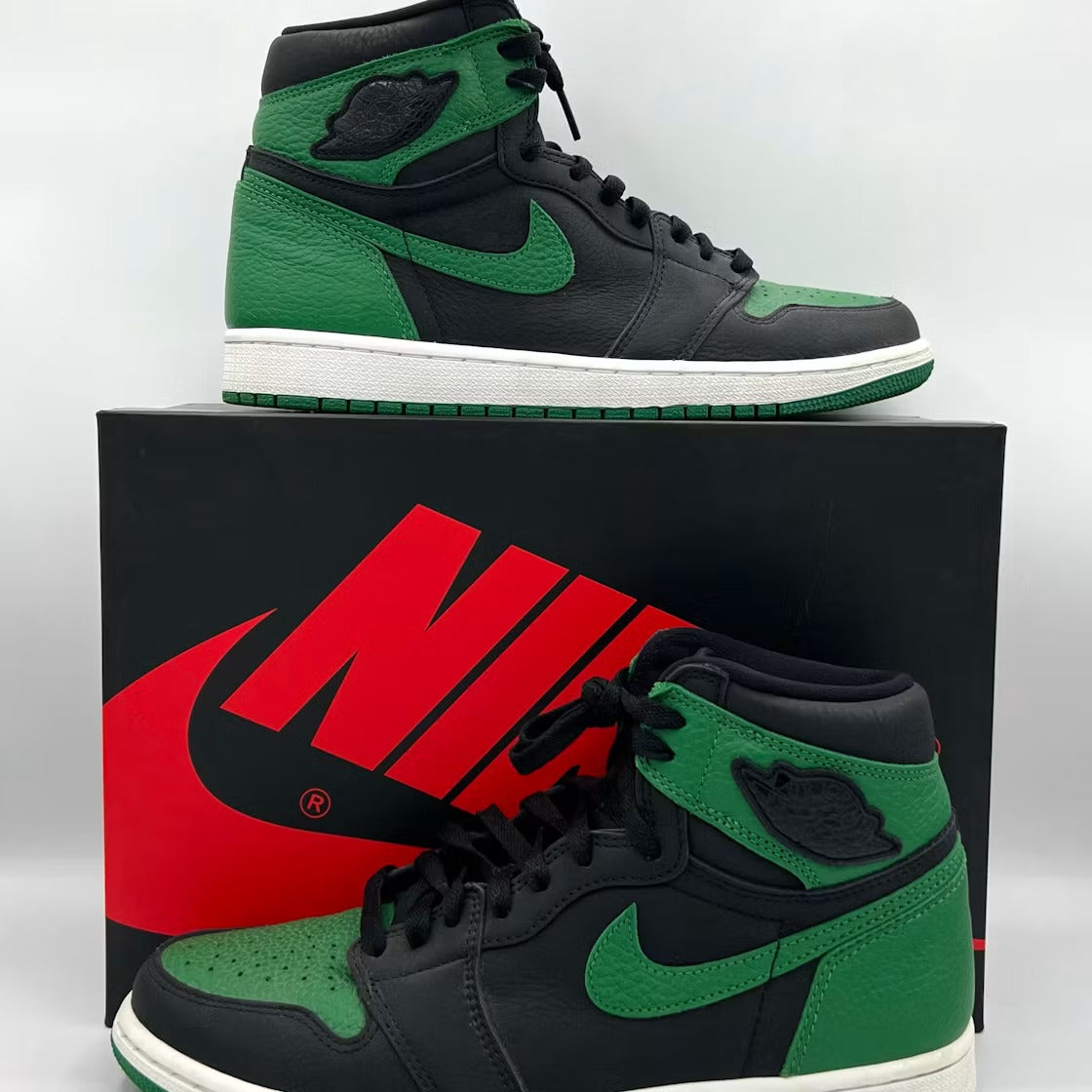 Used - Air Jordan 1 Retro High Pine Green Black - US M 9 - detail 1