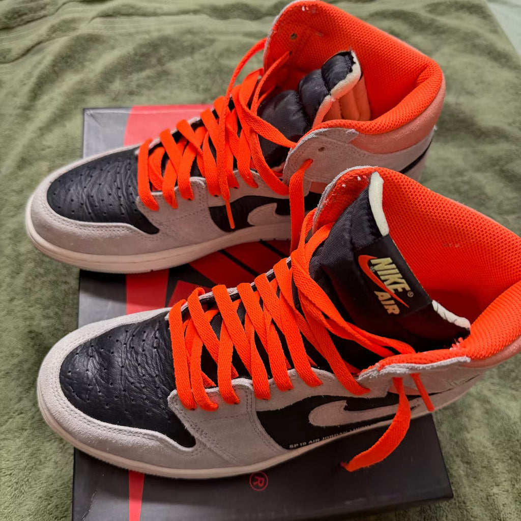 Used - Air Jordan 1 Retro High Neutral Grey Hyper Crimson - US M 10 - detail 2