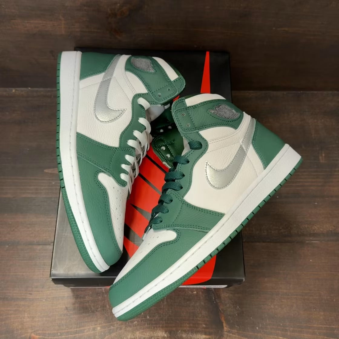 Used - Air Jordan 1 Retro High OG Gorge Green - US M 10.5 - detail 1