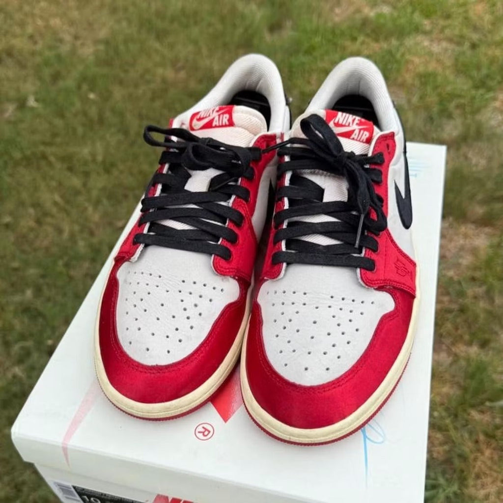 Used - Air Jordan 1 Retro Low OG Trophy Room Rookie Card Away - US M 10 - detail 1