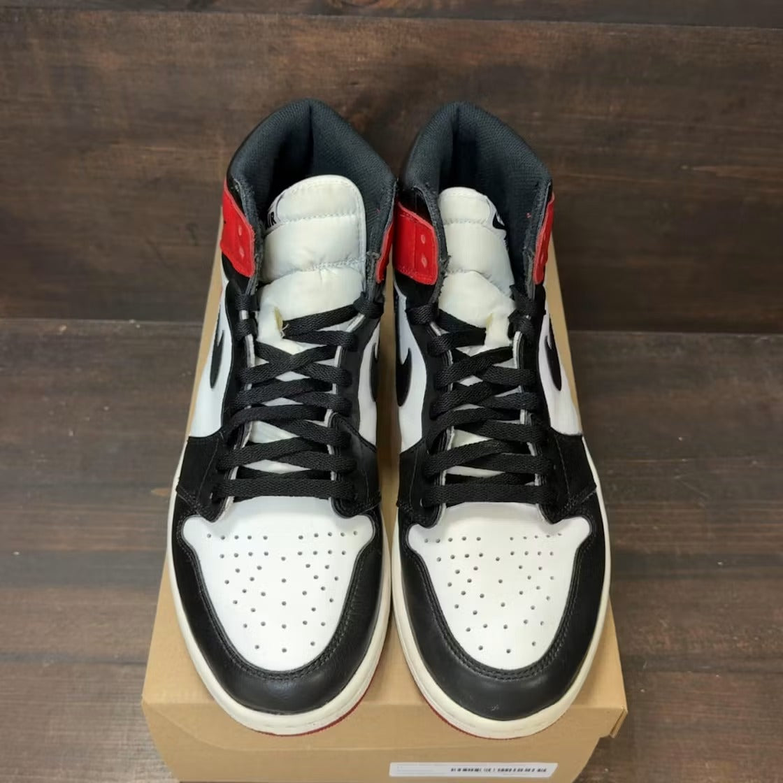 Used - Air Jordan 1 Retro Black Toe (2016) - US M 11 - detail 2