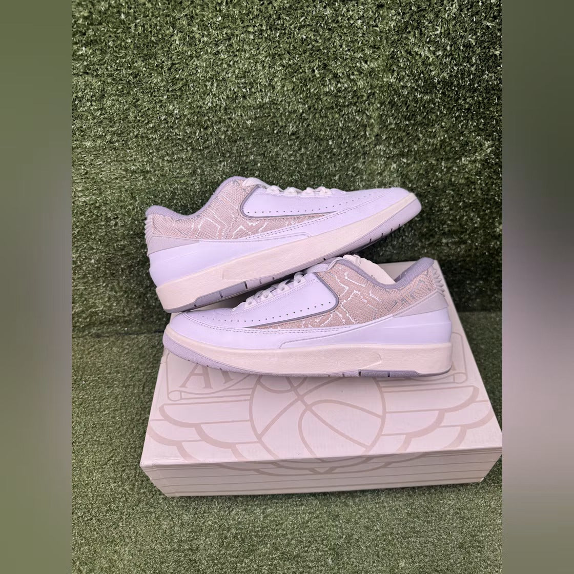 Used - Air Jordan 2 Retro Cement Grey - US M 10 - detail 1