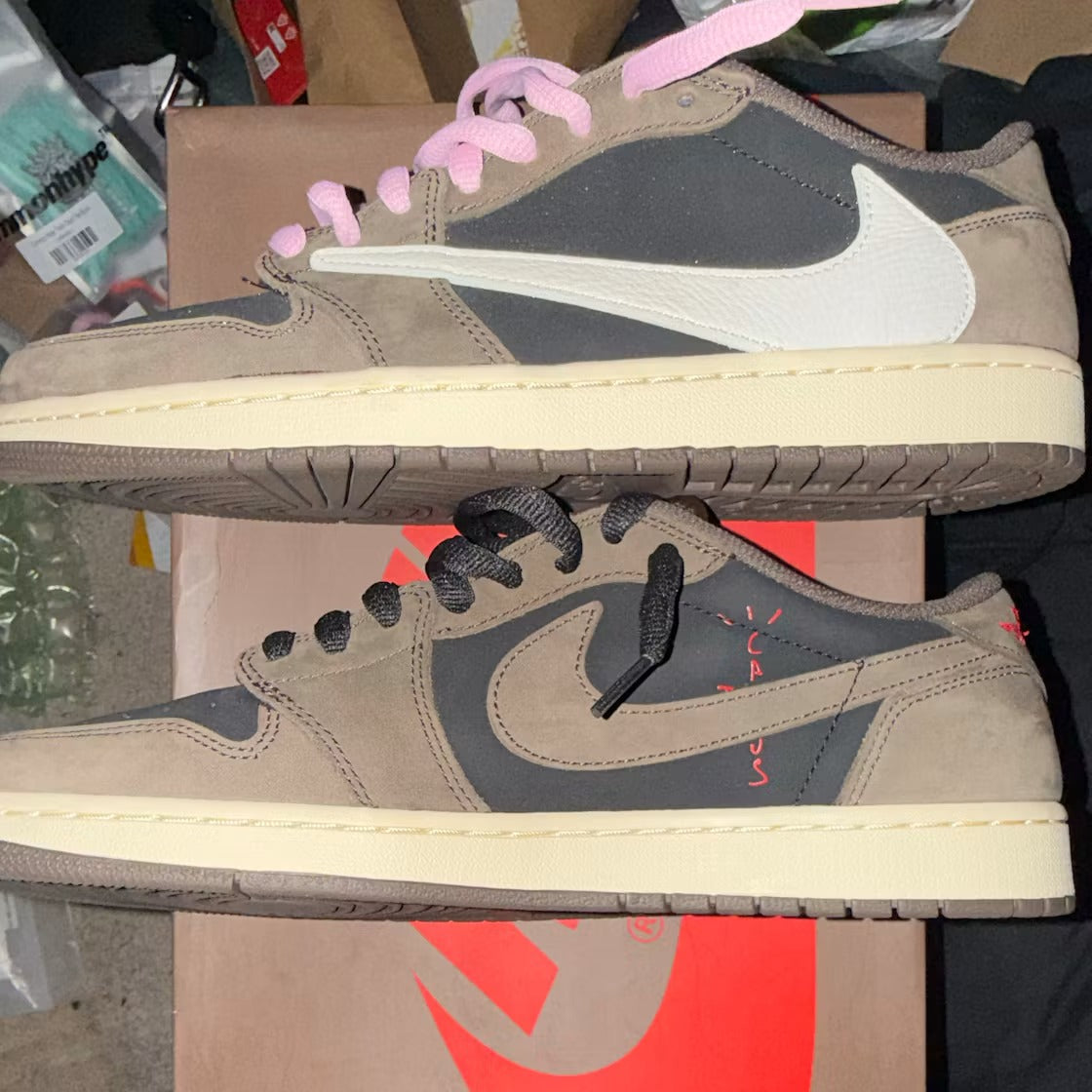 Used - Air Jordan 1 Retro Low OG SP Travis Scott Mocha - US M 11.5 - detail 2