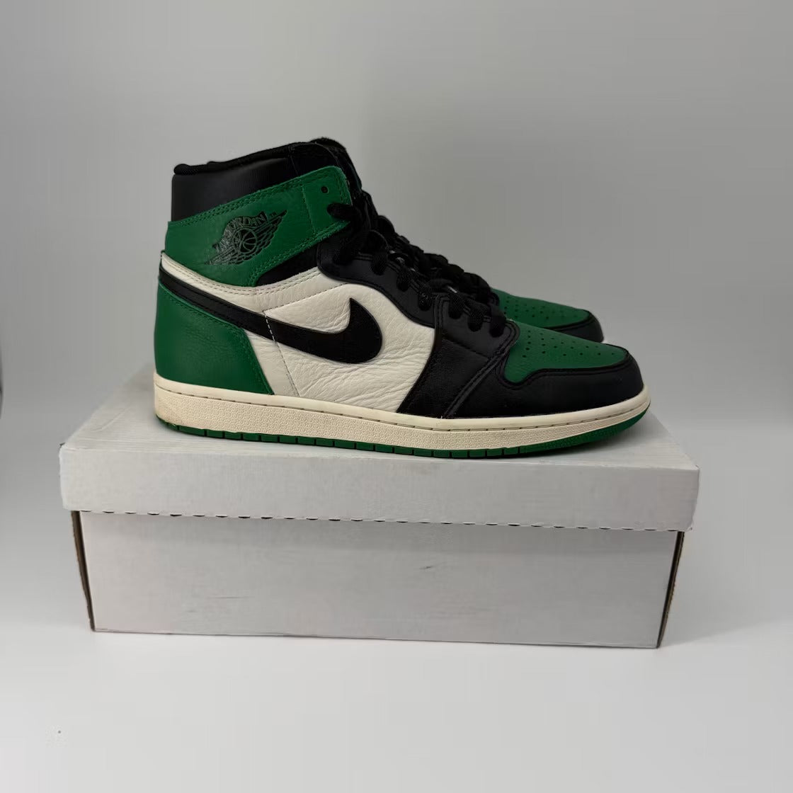 Used - Air Jordan 1 Retro High Pine Green - US M 11 - detail 3